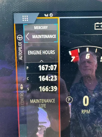  Yacht Photos Pics Display screen showing engine hours for 2021 Cruisers Yachts 38 GLS OB 450R.