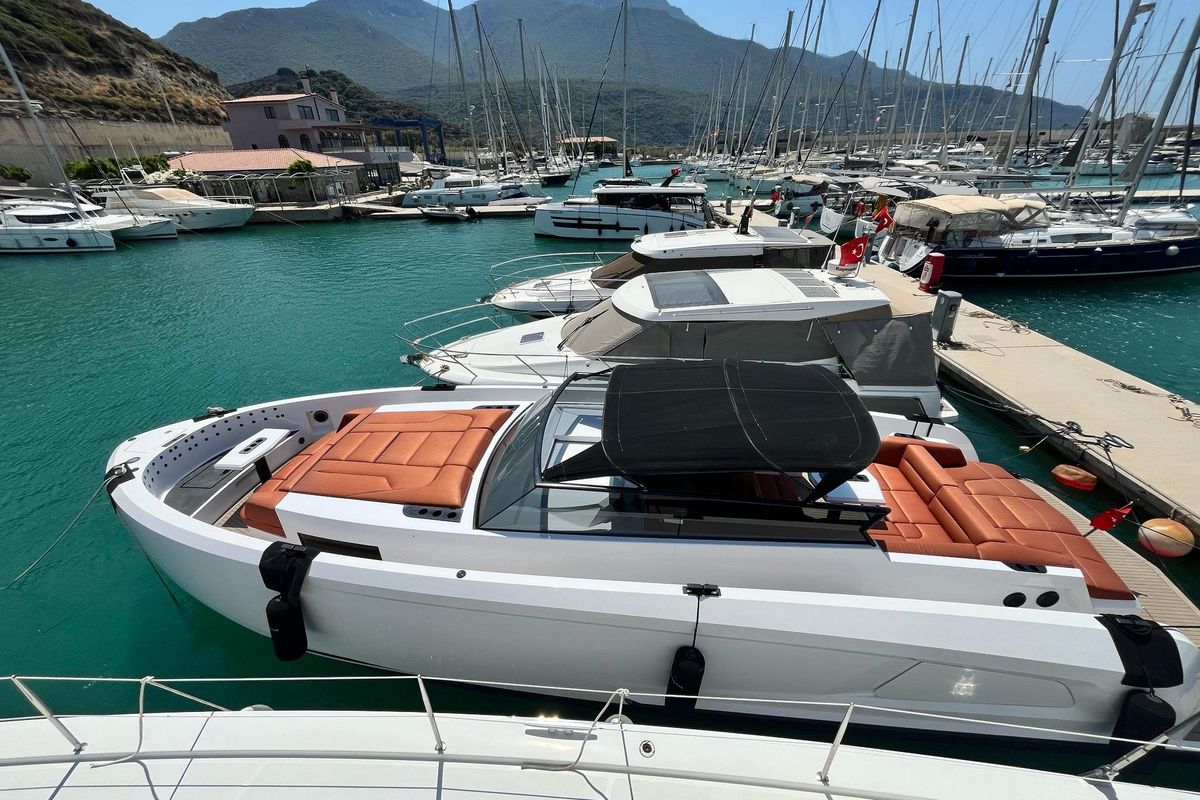 2021 Vanquish Yachts 44 
