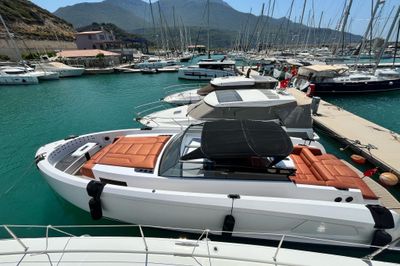 Yacht