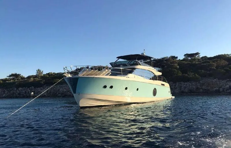 Anahita II Yacht Photos Pics 