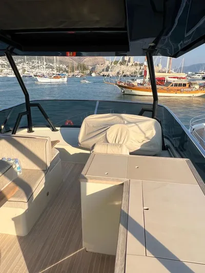 Anahita II Yacht Photos Pics 
