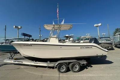 Cobia 237 Center Console