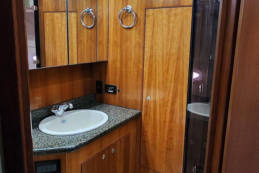 2006 Cruisers Yachts 455 Express Motoryacht