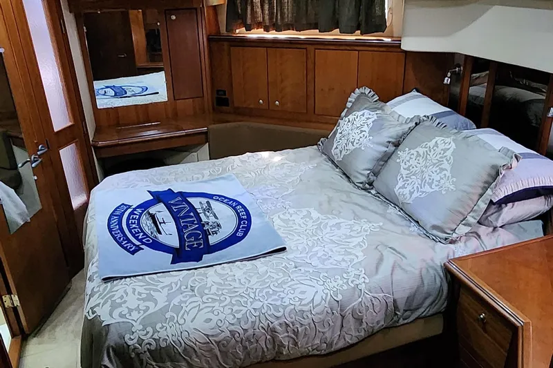 Sandy Feet Yacht Photos Pics 