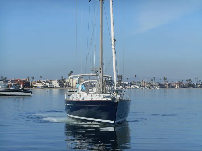 Eventus Yacht Photos Pics Sailing yacht Beneteau Oceanis 50, 2000 model, cruising in a calm marina.