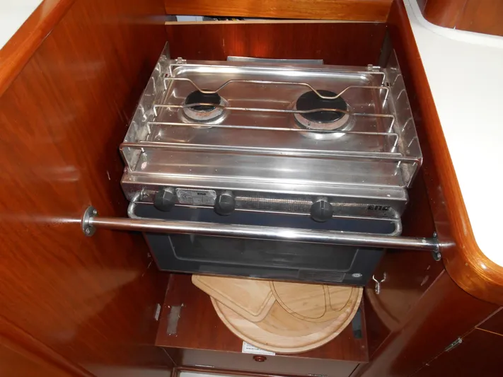 Eventus Yacht Photos Pics Two-burner stove in a 2000 Beneteau Oceanis 50 yacht kitchen.