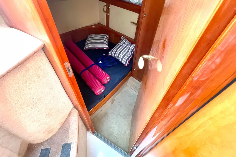 Saphir Bleu Yacht Photos Pics 2006 Cranchi Mediterranee 50 HT cabin interior with bed, pillows, and yoga mats.