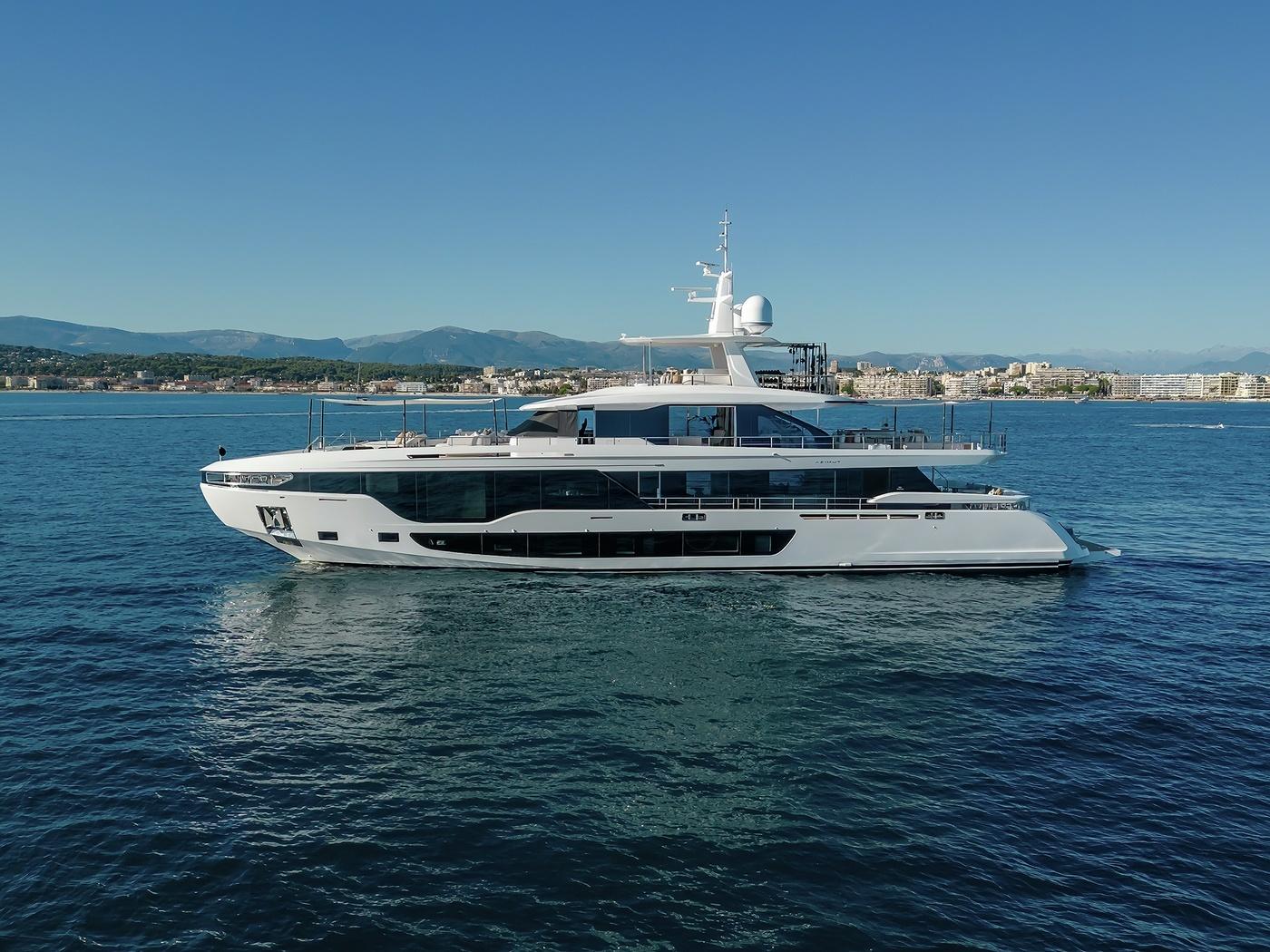 New Azimut Grande 36M in Lucca - iNautia