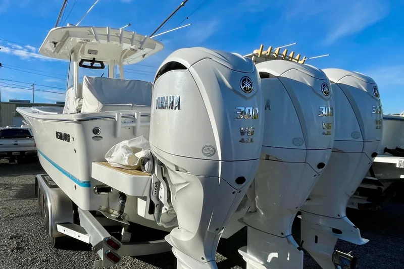  Yacht Photos Pics 2023 Regulator 34 boat with triple Yamaha 300 V6 outboard engines.