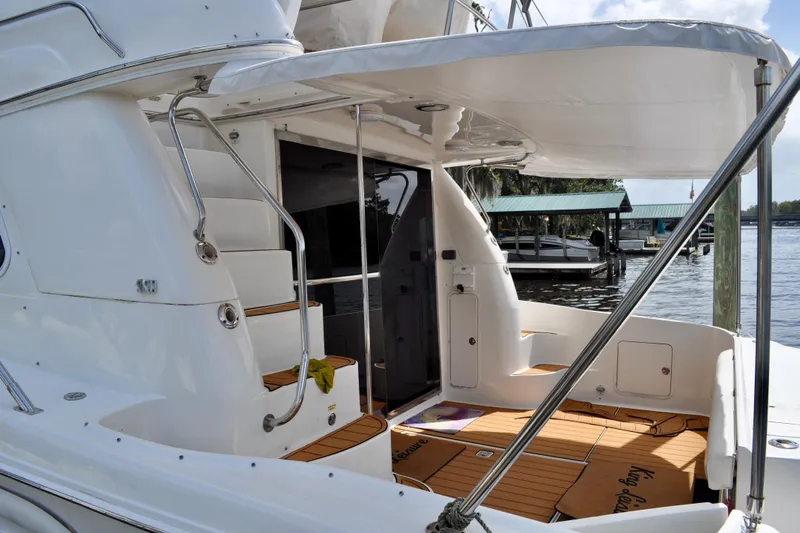 King Leisure Yacht Photos Pics 2002 Sea Ray 480 Sedan Bridge yacht with spacious deck and elegant design.