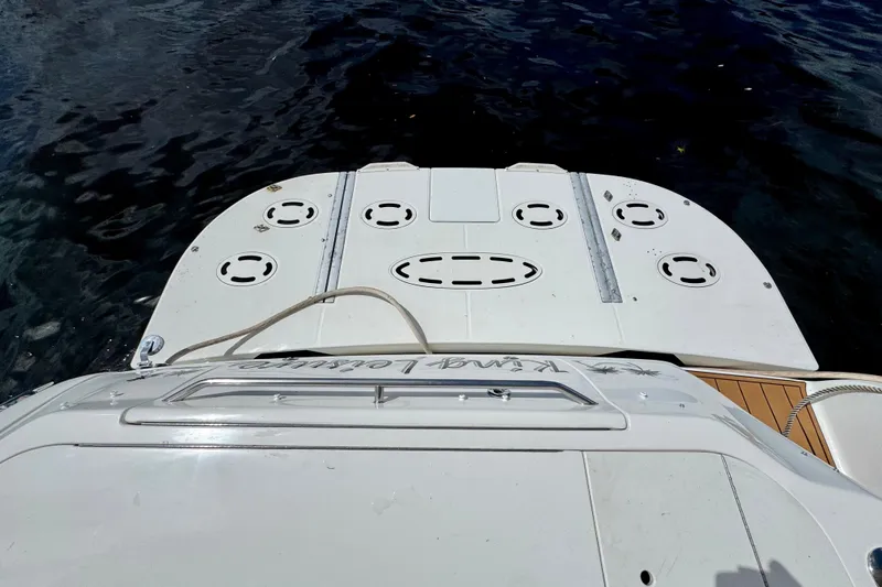 King Leisure Yacht Photos Pics 2002 Sea Ray 480 Sedan Bridge swim platform on water.
