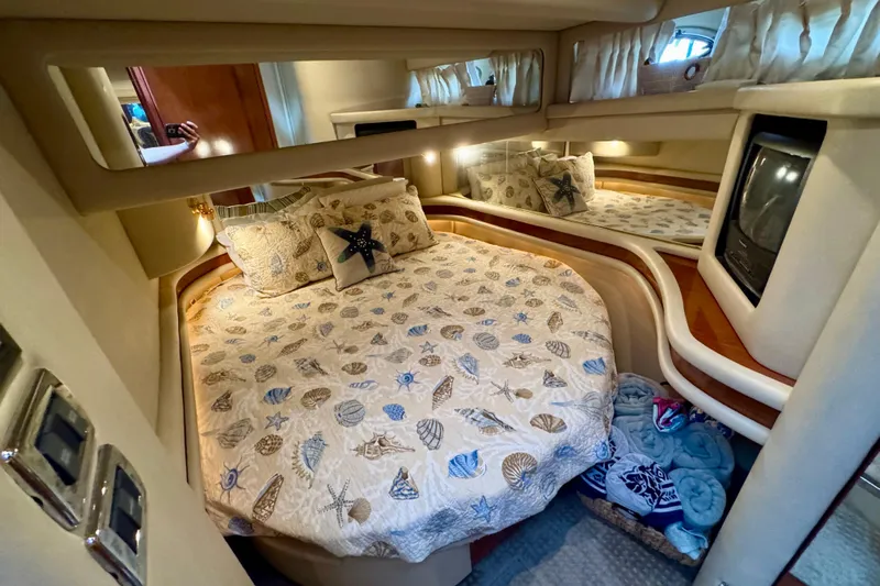 King Leisure Yacht Photos Pics Luxurious 2002 Sea Ray 480 Sedan Bridge cabin with cozy bedding and elegant decor.