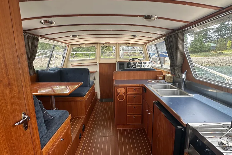 Blue Heron Yacht Photos Pics Interior of 2003 Coastal Craft 320 Cruiser with wood finish and modern amenities.