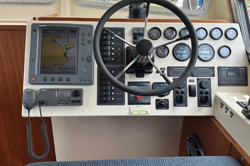 Blue Heron Yacht Photos Pics 2003 Coastal Craft 320 Cruiser helm with navigation equipment and control panel.