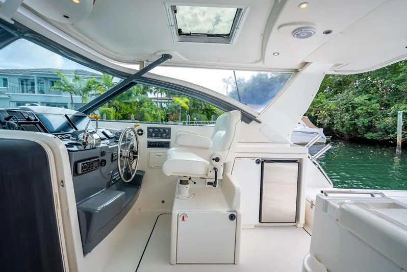  Yacht Photos Pics 2005 Tiara Yachts 4200 Open helm with luxurious seating and modern controls.