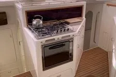 Casuarina Yacht Photos Pics Compact kitchen area in 2000 Voyage Yachts Norseman 430 with stove and oven.