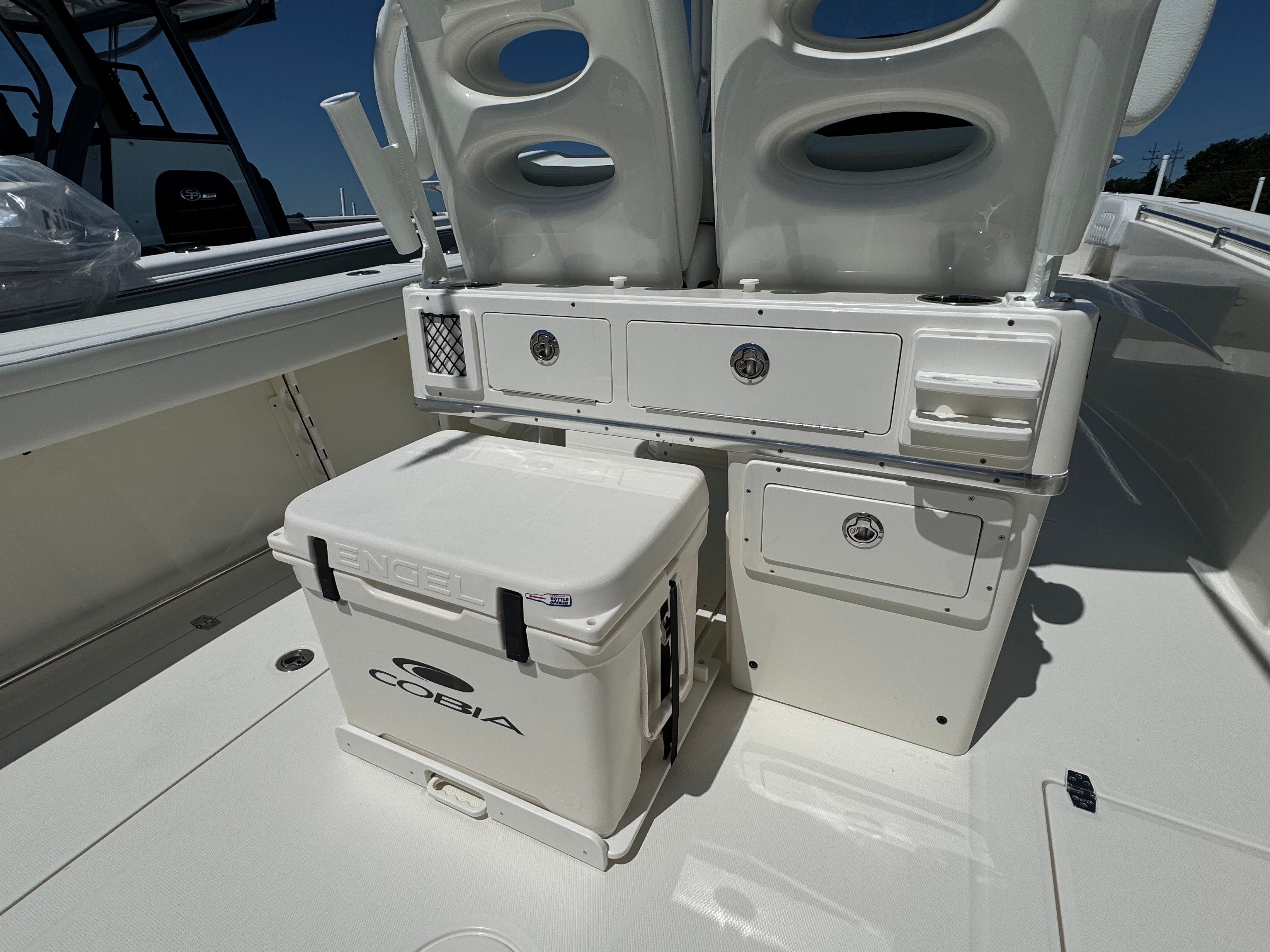 2026 COBIA 285 CC - Image 8