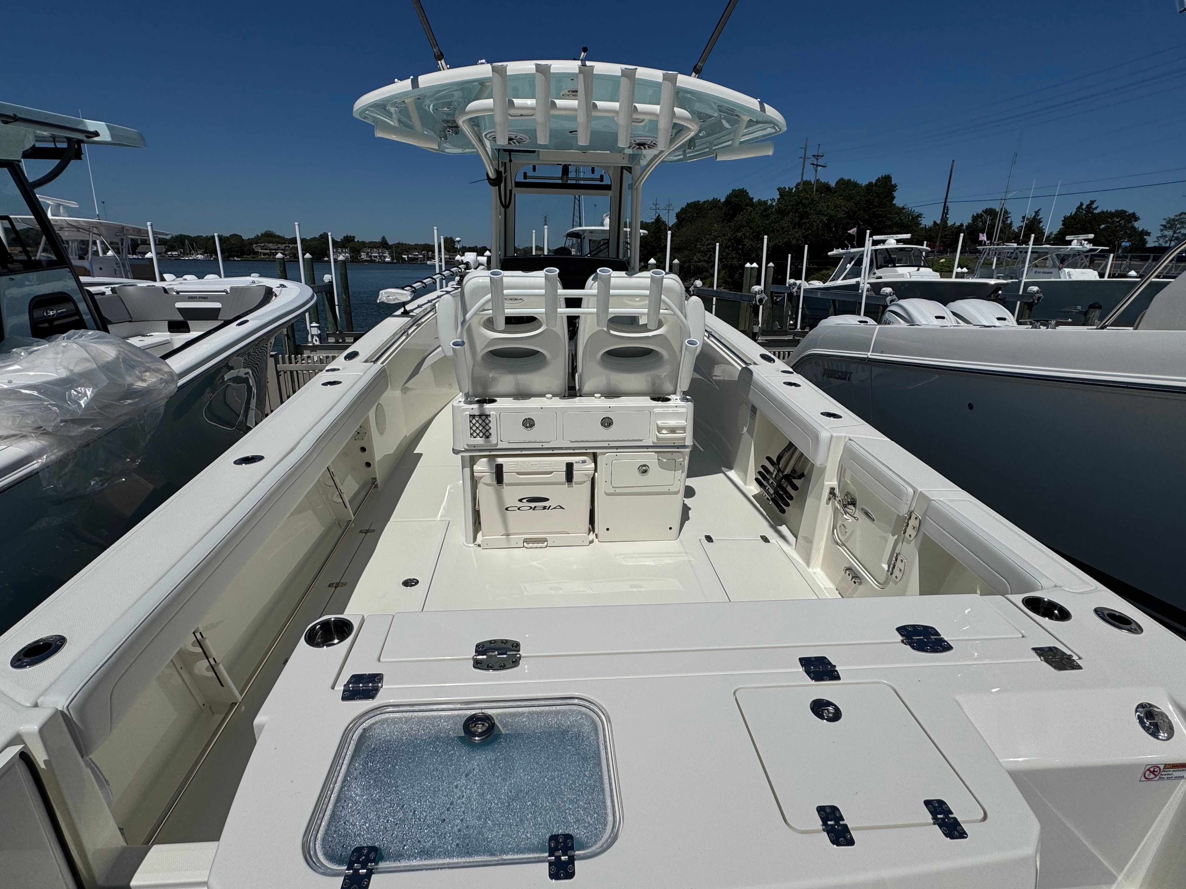 2026 COBIA 285 CC - Image 6