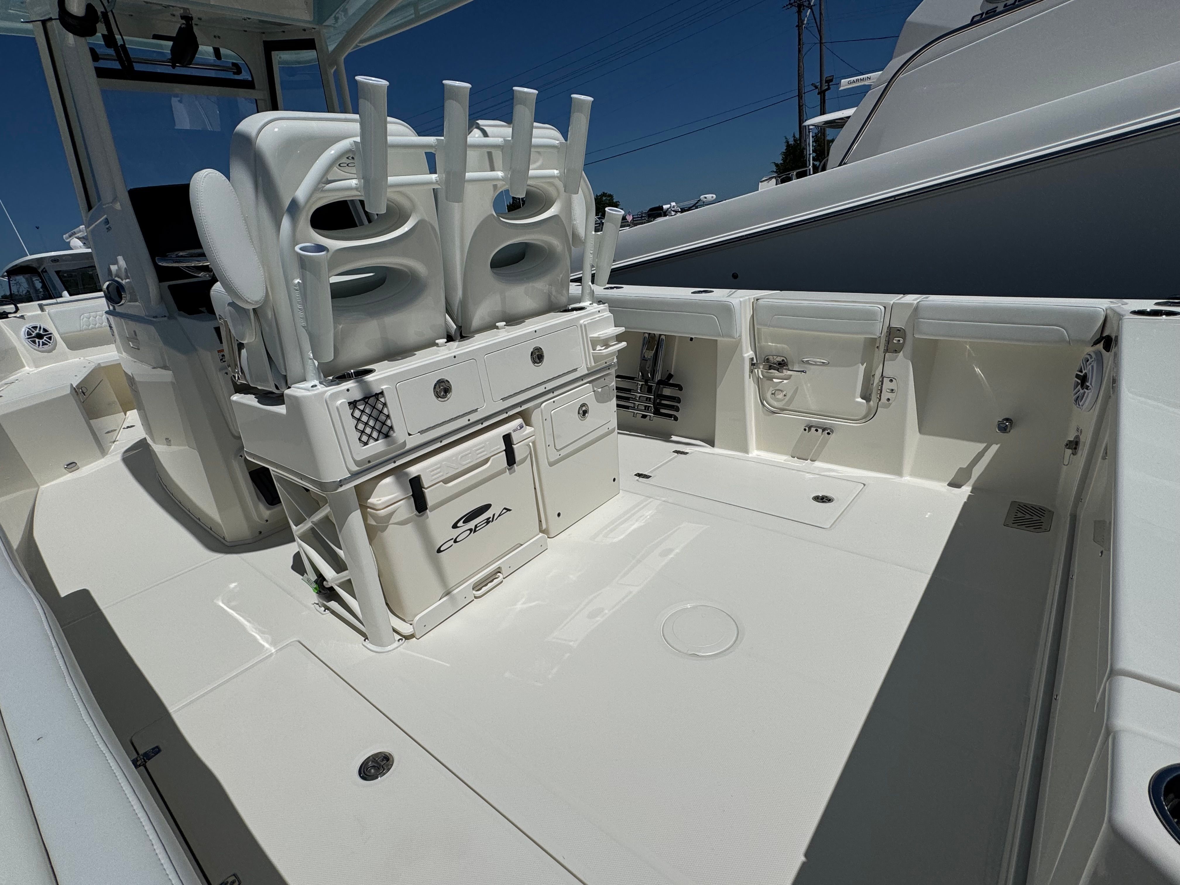 2026 COBIA 285 CC - Image 7