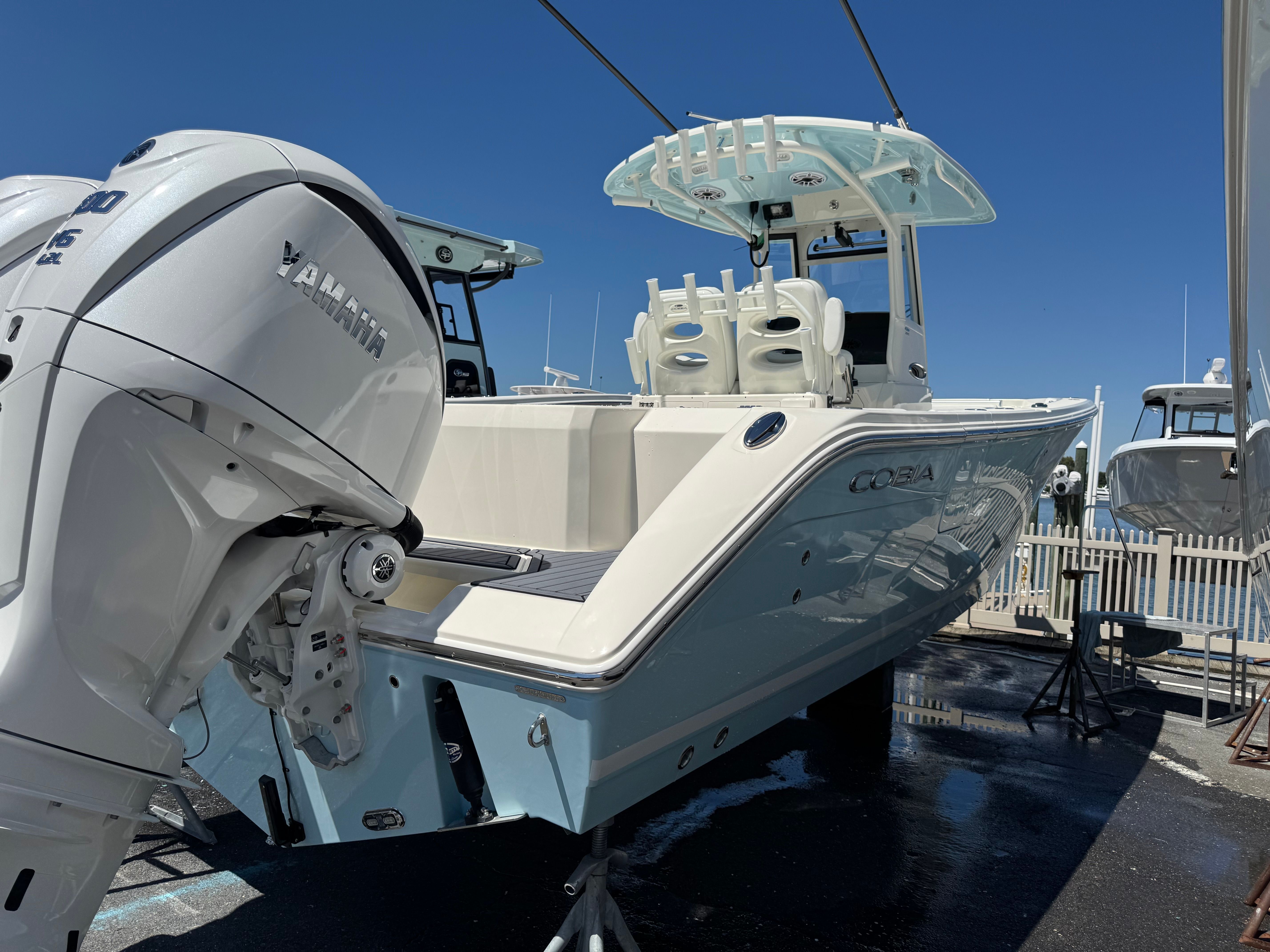 2026 COBIA 285 CC - Image 4