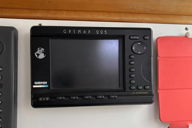 Custom Yacht Photos Pics Garmin GPSMAP 225 navigation device on Sabre 452, year 2000, mounted on a white panel.