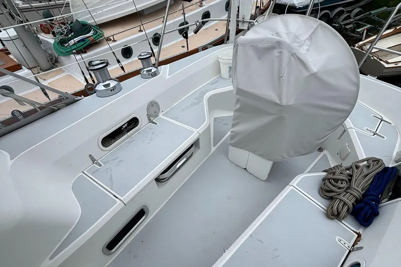 Custom Yacht Photos Pics Sailboat cockpit of a 2000 Sabre 452, featuring seating and covered steering wheel.