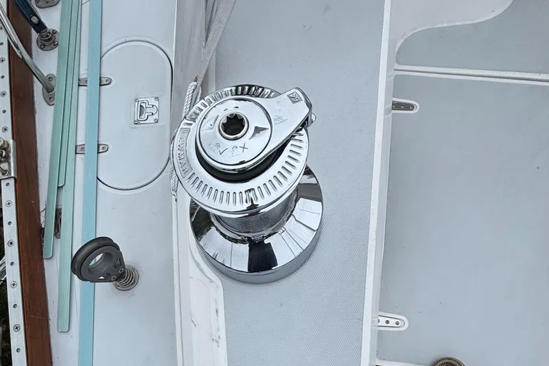 Custom Yacht Photos Pics Sailboat deck with winch, Sabre 452, 2000 model, featuring chrome finish and rigging elements.