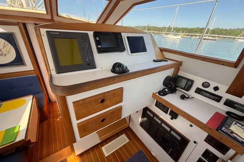 Custom Yacht Photos Pics Interior of a 2000 Sabre 452 yacht cockpit with navigation equipment and wooden accents.