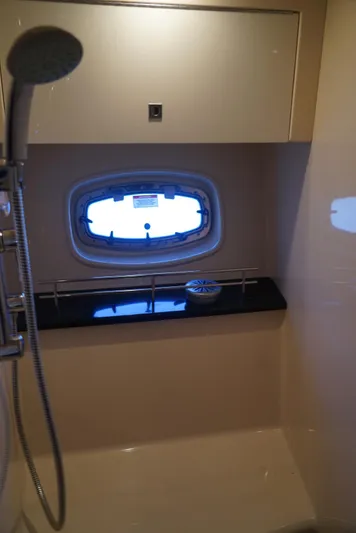 L' Aventura Yacht Photos Pics 2010 Sea Ray 470 Sundancer bathroom with shower and porthole window.