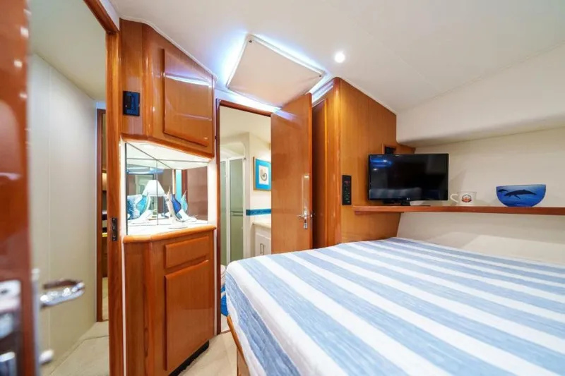 Pura Vida Yacht Photos Pics 2000 Viking 50 Convertible