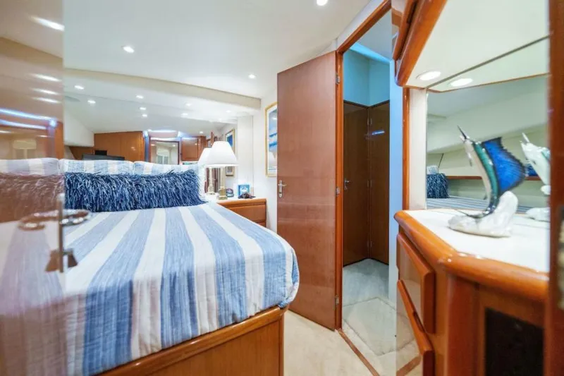 Pura Vida Yacht Photos Pics 2000 Viking 50 Convertible