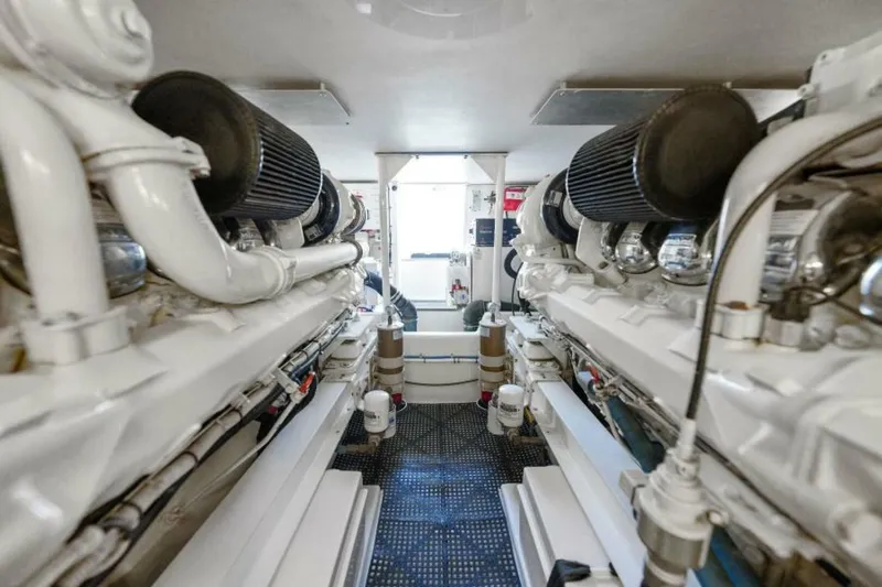 Pura Vida Yacht Photos Pics 2000 Viking 50 Convertible