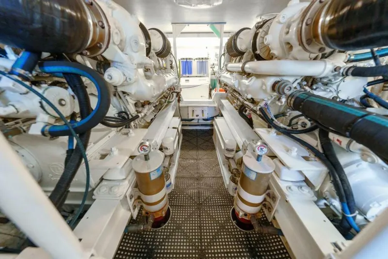 Pura Vida Yacht Photos Pics 2000 Viking 50 Convertible