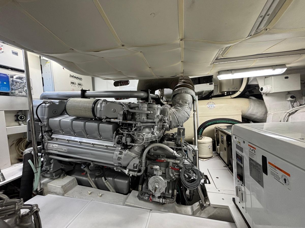 2011 Pershing 66 