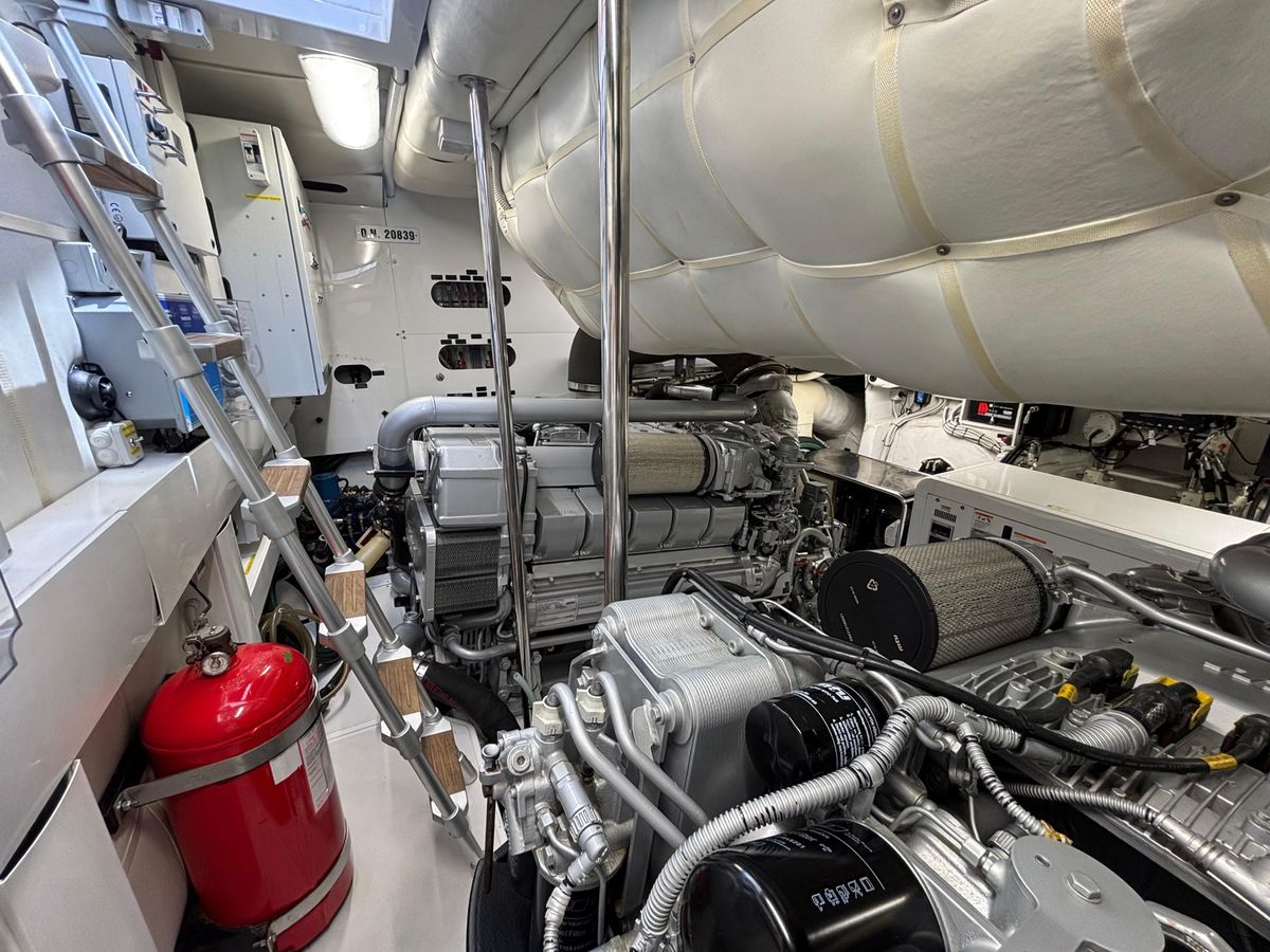 2011 Pershing 66 