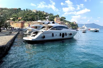 2011 Pershing 64