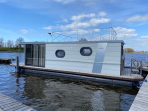 2021 Campi 400 Houseboat