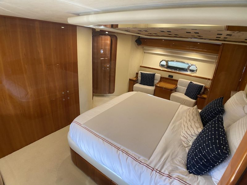 2005 Ferretti Yachts 760