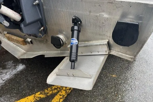 Uno Yacht Photos Pics Custom 2012 Jaxoncraft Hardtop boat with trim tab and hydraulic actuator.