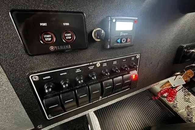 Uno Yacht Photos Pics Control panel of a 2012 Jaxoncraft Custom Hardtop with Yamaha start-stop buttons.