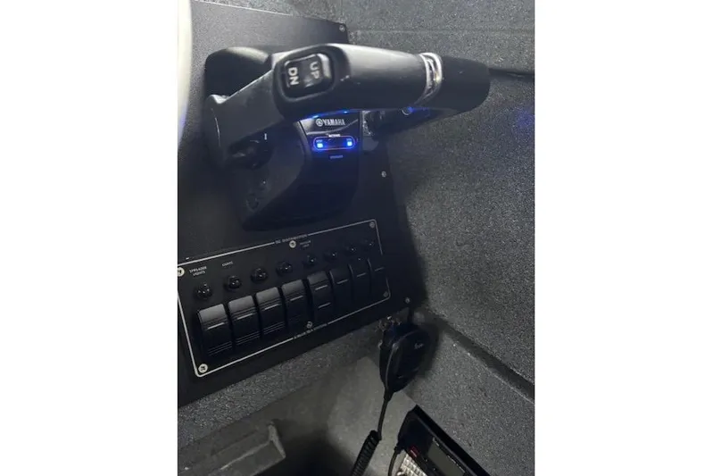 Uno Yacht Photos Pics Control panel of 2012 Jaxoncraft Custom Hardtop with Yamaha throttle and switchboard.