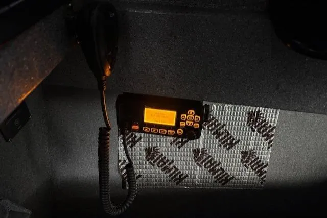 Uno Yacht Photos Pics Radio system in 2012 Jaxoncraft Custom Hardtop with illuminated display and microphone.