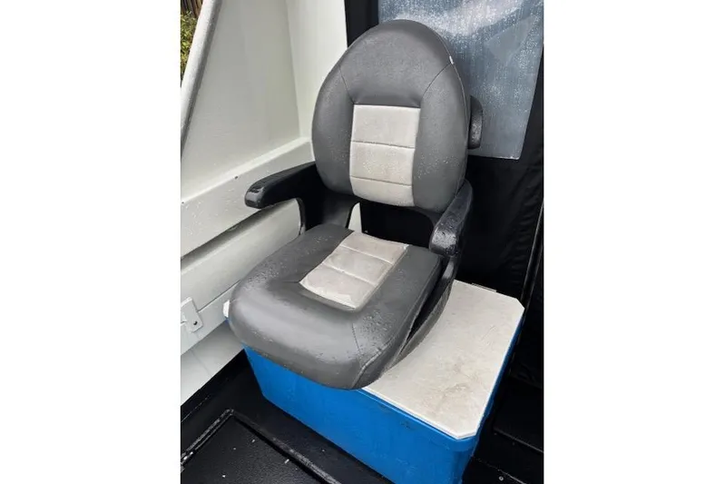 Uno Yacht Photos Pics Gray and white boat seat on a blue base, Jaxoncraft Custom Hardtop 2012.