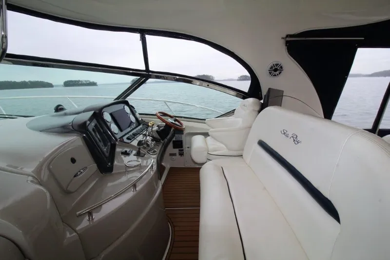  Yacht Photos Pics 2006 SEA RAY 44 SUNDANCER - Image 15