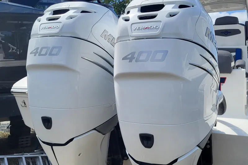  Yacht Photos Pics Twin Mercury Verado 400 engines on a 2022 Fountain 34 SC boat.