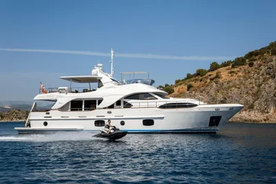 Benetti Legend 85