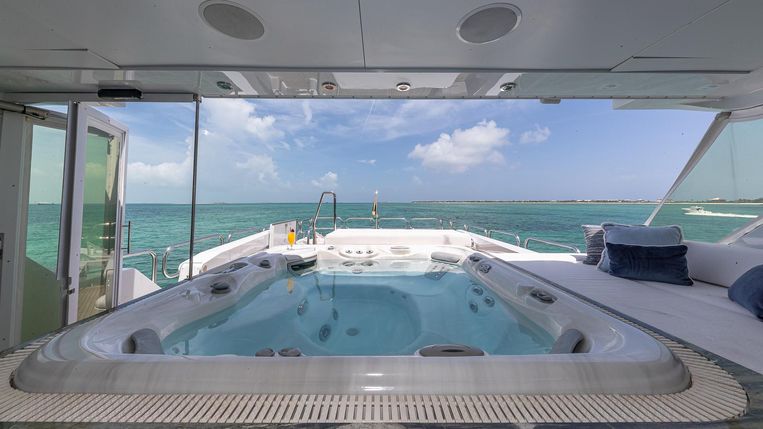 2008-133-broward-custom-motoryacht
