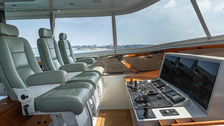 2008-133-broward-custom-motoryacht