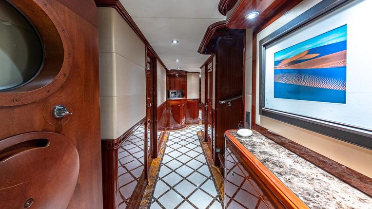 2008-133-broward-custom-motoryacht