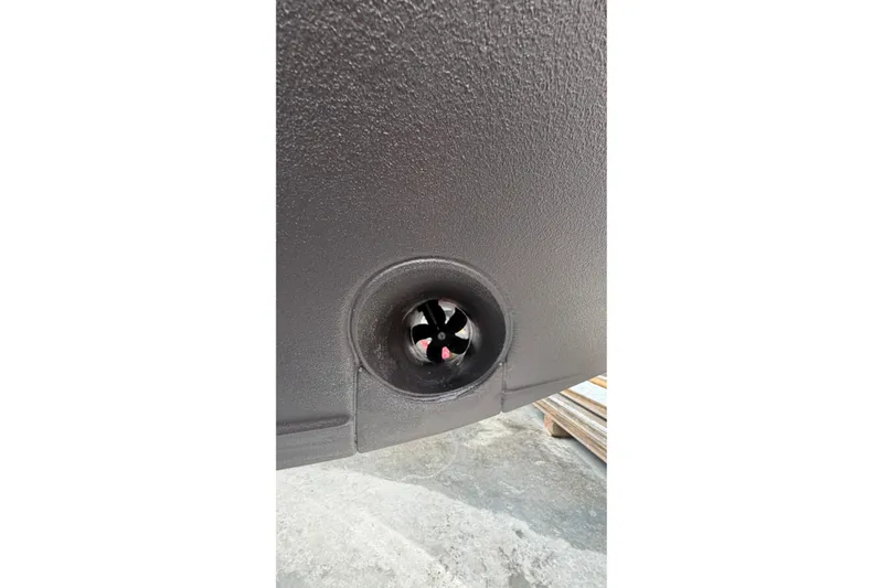 100 Percent Yacht Photos Pics Close-up of 2018 Pursuit S 368 Sport boat hull detail.